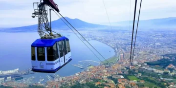 Quatro mortos e um ferido grave em queda de teleférico em Nápoles