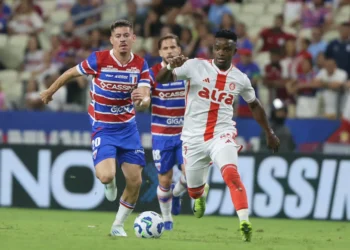 Atlético-MG arranca empate com Vitória no Brasileirão após gol no fim