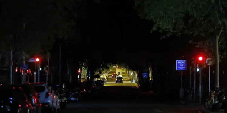 Apagão na Península Ibérica: energia volta progressivamente a Espanha e Portugal