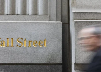 Receio de nova queda em Wall Street, petróleo a cair para o vermelho