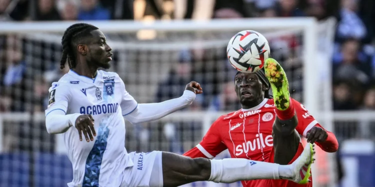 FC Porto pensa em ex-Vitória SC para o lado esquerdo da defesa