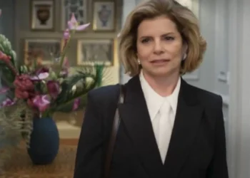 “Vale Tudo”: relembre looks de Odete Roitman da versão original