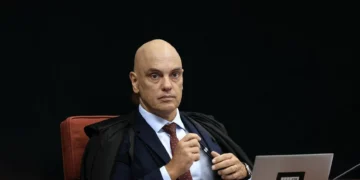 Moraes autoriza Filipe Martins a assistir julgamento de denúncia de golpe