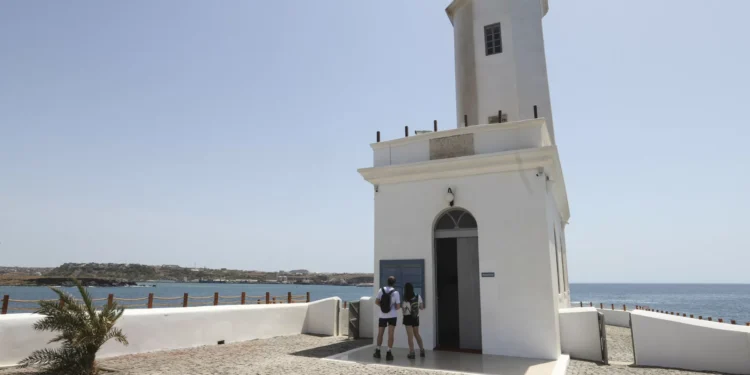 Farol mais antigo de Cabo Verde é nova atração para turistas