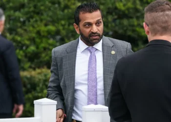 FBI prende juíza nos EUA por obstruir prisão de imigrante