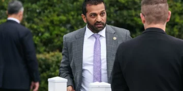 FBI prende juíza nos EUA por obstruir prisão de imigrante