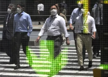 Bolsa de Tóquio abre a perder 8,02%