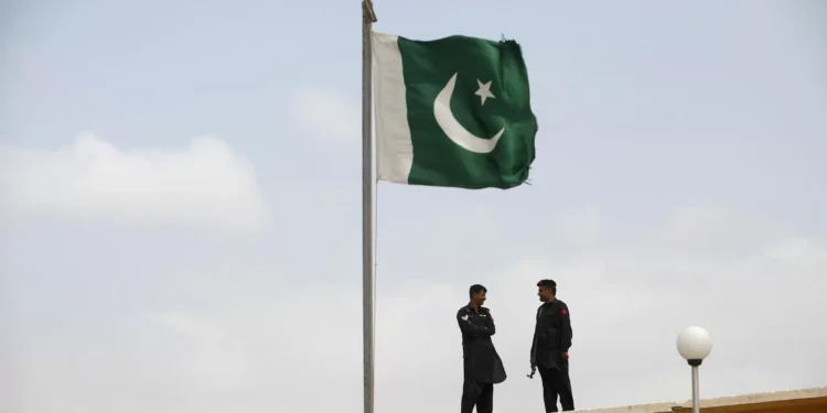 Paquistão diz ter “informações credíveis” sobre ataque iminente da Índia