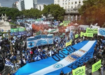 Greve geral na Argentina: trabalhadores protestam contra políticas de ajuste fiscal de Milei