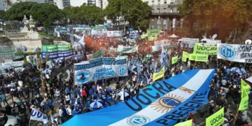 Greve geral na Argentina: trabalhadores protestam contra políticas de ajuste fiscal de Milei