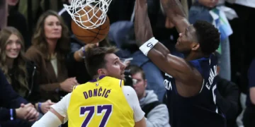 Los Angeles Lakers, de Doncic e Lebron James, à beira da eliminação