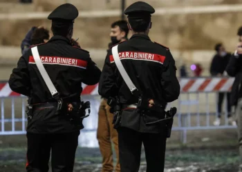 Homem suspeito de assassínio em mesquita francesa rendeu-se à polícia em Itália