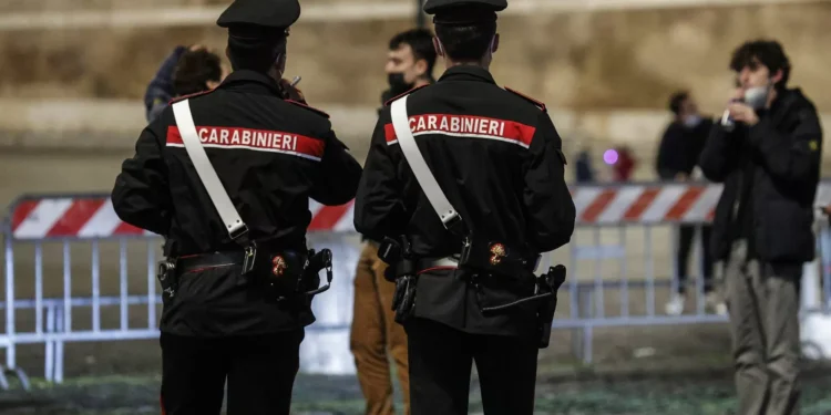 Homem suspeito de assassínio em mesquita francesa rendeu-se à polícia em Itália
