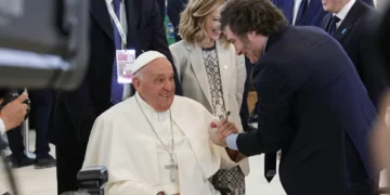 Javier Milei revela que pediu perdão a Francisco após suas duras críticas ao papa