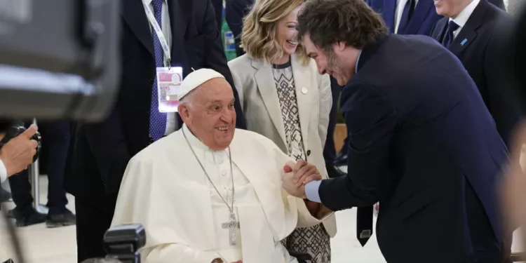 Javier Milei revela que pediu perdão a Francisco após suas duras críticas ao papa