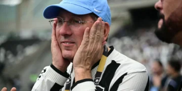 Adeptos do Botafogo descobrem número de Textor e ‘castigam’ Renato Paiva