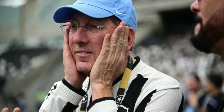 Adeptos do Botafogo descobrem número de Textor e ‘castigam’ Renato Paiva