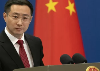 China nega envolvimento chinês organizado na guerra na Ucrânia e defende neutralidade