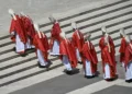 Às vésperas de conclave, cardeais buscam um novo papa ‘unificador’