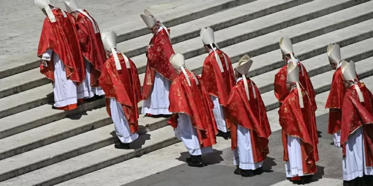 Às vésperas de conclave, cardeais buscam um novo papa ‘unificador’