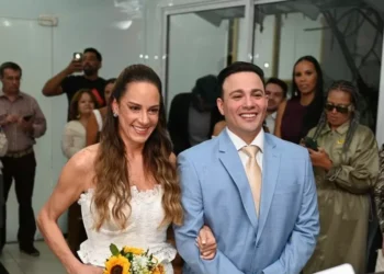 Silvia Abravanel se declara para Gustavo Moura após casamento civil; veja