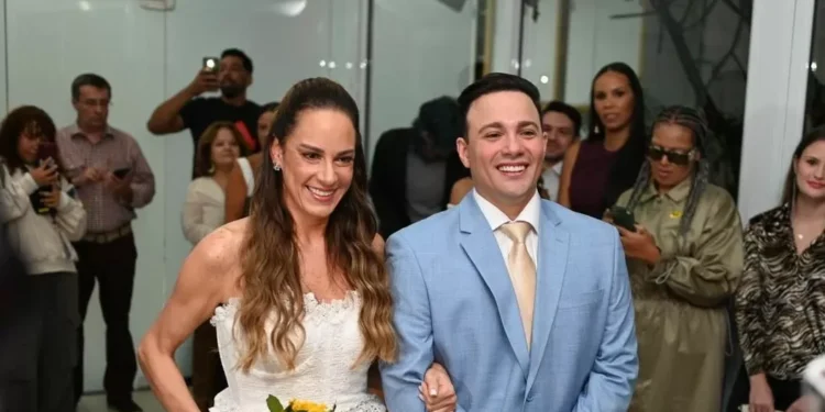 Silvia Abravanel se declara para Gustavo Moura após casamento civil; veja