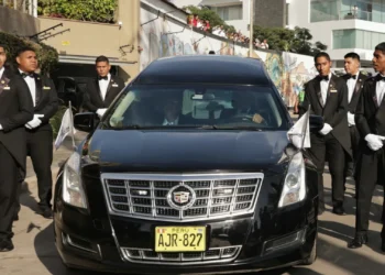 Cortejo fúnebre de Vargas Llosa partiu de casa. Funeral será privado