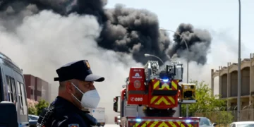 Sevilha. Incêndio em armazém de produtos químicos obriga população a abrigar-se em casa