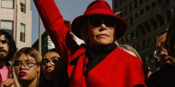Jane Fonda critica Trump: “O homem laranja da Casa Branca vendeu-nos”