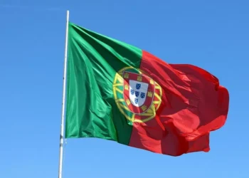 Embaixada do Brasil em Portugal monitora expulsão de 18 mil imigrantes