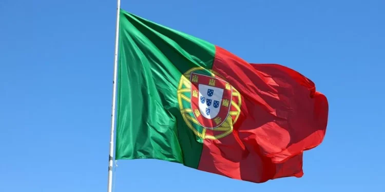 Embaixada do Brasil em Portugal monitora expulsão de 18 mil imigrantes