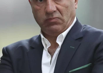 Gilberto Coimbra cumpre sonho da subida e diz que treinador é para manter