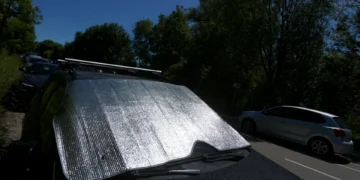 Cuidado na hora de pôr o para-sol no seu carro