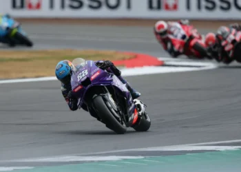 Miguel Oliveira alcança o 16.º lugar na corrida sprint do GP Inglaterra