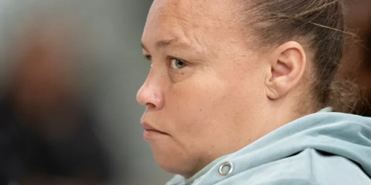 Mãe sul-africana que vendeu a filha de 6 anos é condenada à prisão perpétua