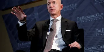 Jeff Bezos, criador da Amazon, solicita a venda de até R$ 25 bilhões em ações da companhia