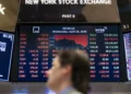 Wall Street fecha em baixa à espera da Fed