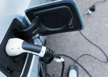 Moçambique quer produzir mais grafite para baterias de carros elétricos