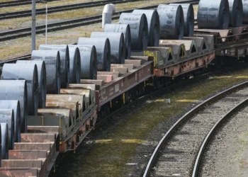 Trump anuncia aumento de 25% para 50% das tarifas sobre o aço