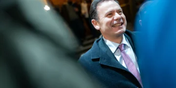 Luís Montenegro defende política de imigração e segurança em Faro