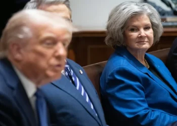 EUA iniciam investigação para identificar impostor que se passou pela chefe de Gabinete de Trump