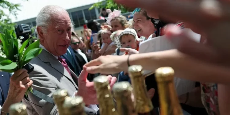 Rei Charles III chega ao Canadá para fortalecer soberania em meio a ameaças de anexação por Trump