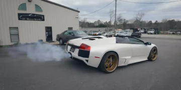 Compra Lamborghini Murciélago a ‘preço de saldo’ e corre bem… até o ligar