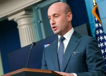 Casa Branca admite suspender direito de recurso de imigrantes deportados