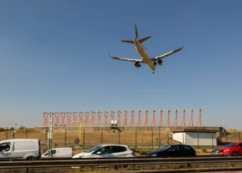 Passageiro tentou abrir duas portas do avião em pleno voo
