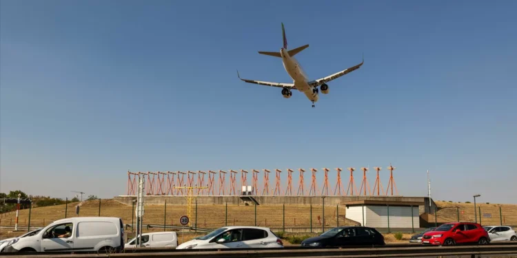 Passageiro tentou abrir duas portas do avião em pleno voo