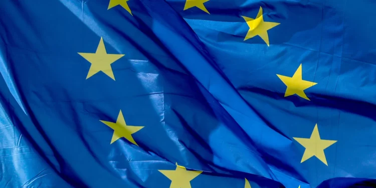 Bruxelas divulga projeções impactadas por tensões comerciais com tarifas