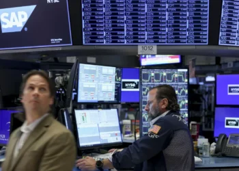 Wall Street fecha semana em alta à espera de novidades na frente comercial