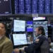 Wall Street fecha semana em alta à espera de novidades na frente comercial