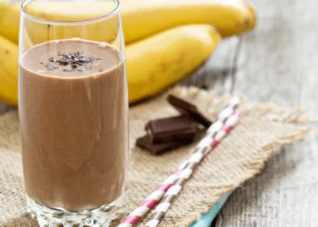 ‘Smoothie’ de chocolate e banana: Perfeito para uma noite de descanso
